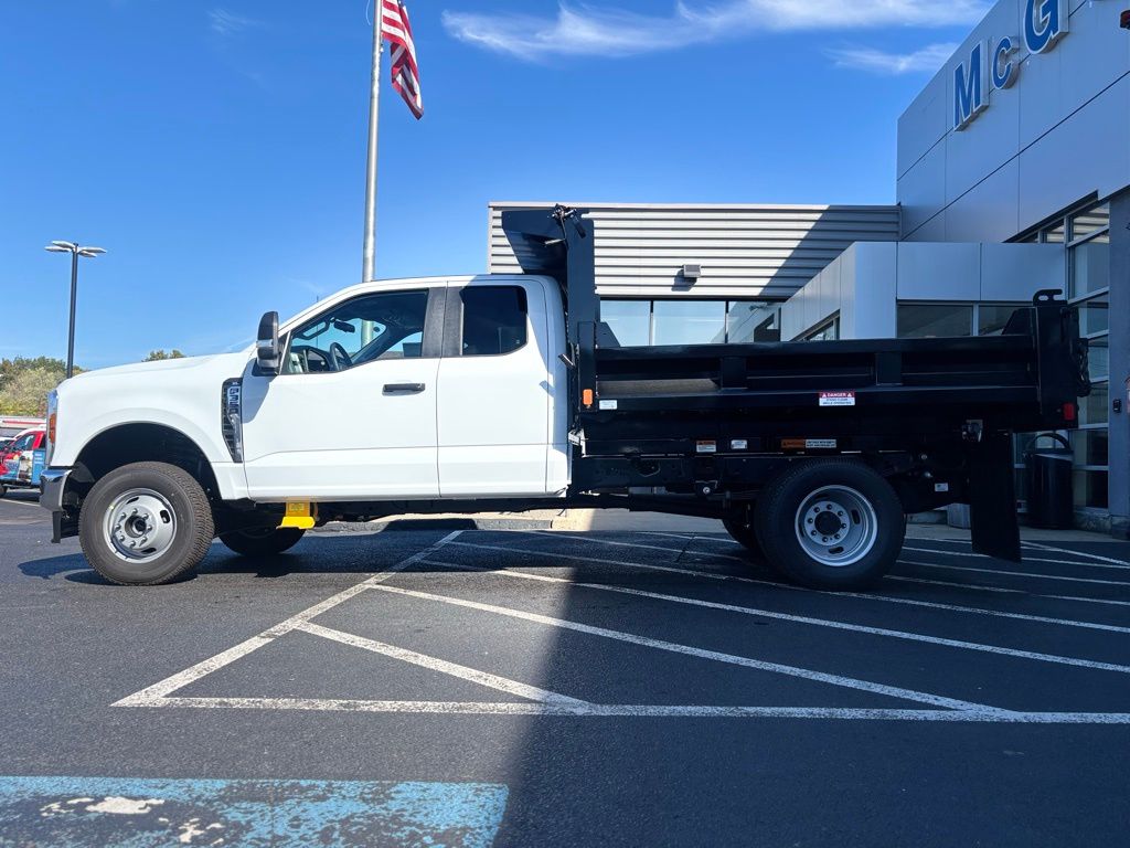2026 Ford F-350 photo 2