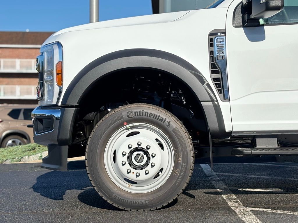2026 Ford F-550 photo 3