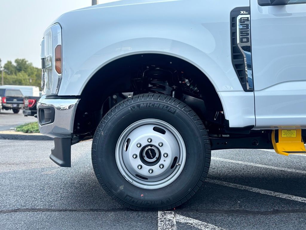 2026 Ford F-350 photo 2