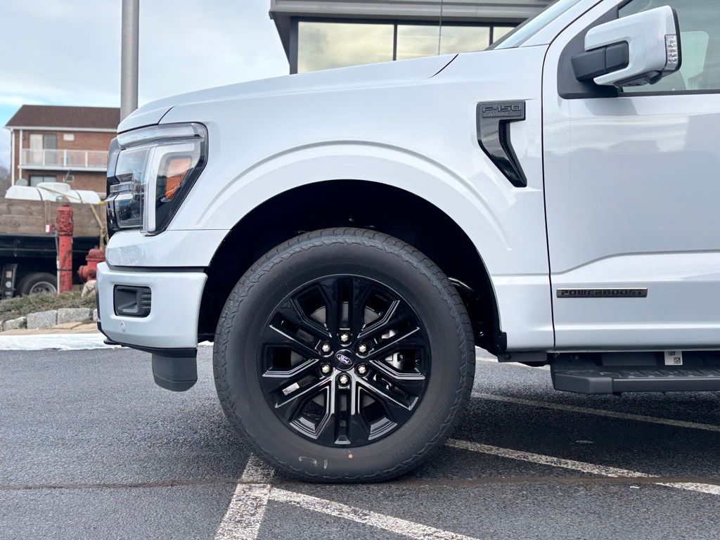 2025 Ford F-150 Lariat photo 2
