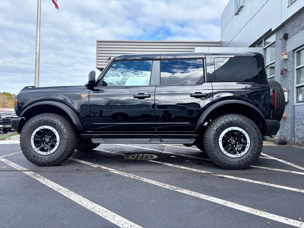 2025 Ford Bronco Badlands photo 2