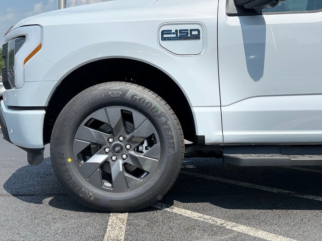 New 2025 Ford F-150 Lightning Flash 300 mile (eAWD) EPA-est. range TRUCK
