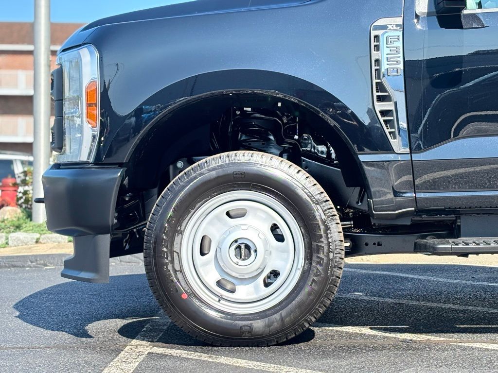 2026 Ford F-350 photo 3