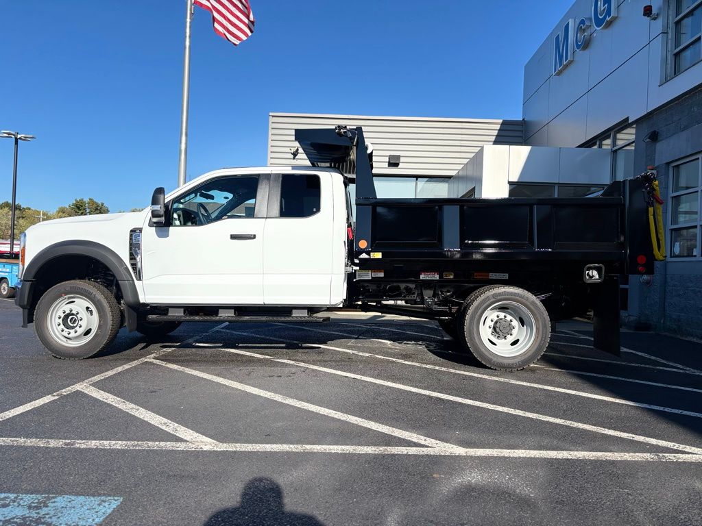 2026 Ford F-550 photo 2