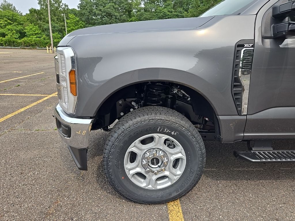 2025 Ford F-350 XLT photo 3