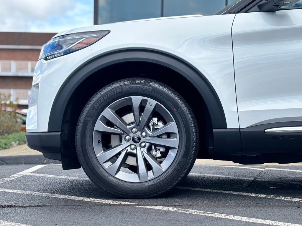 2025 Ford Explorer photo 3