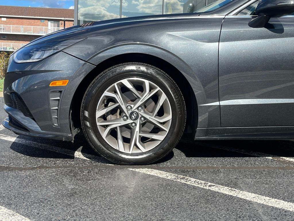 2022 Hyundai Sonata SEL photo 2
