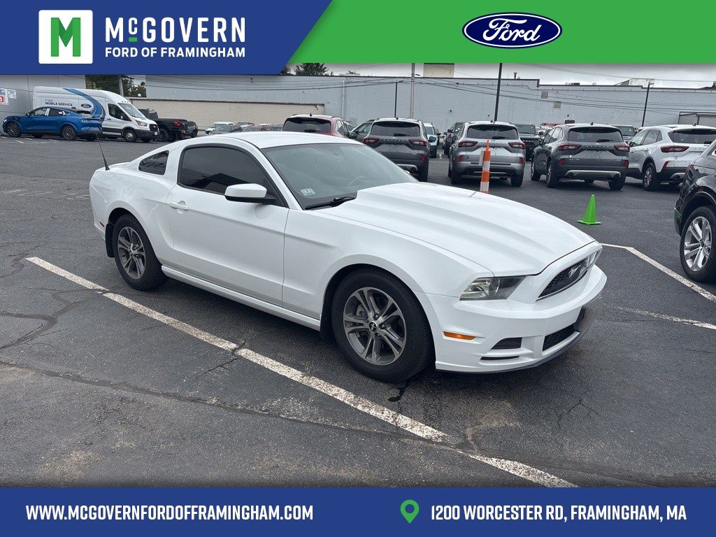 2014 Ford Mustang V6 Premium's photo