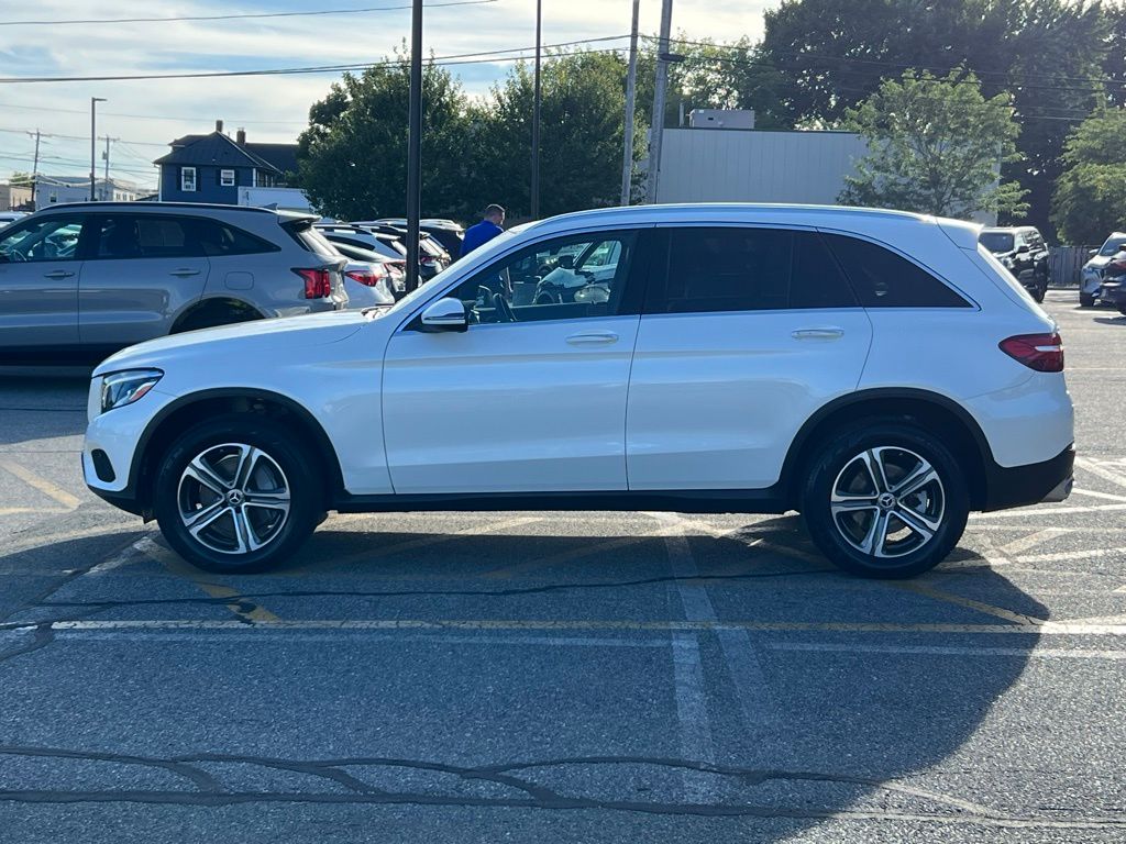 2019 Mercedes Benz GLC 300 photo 2