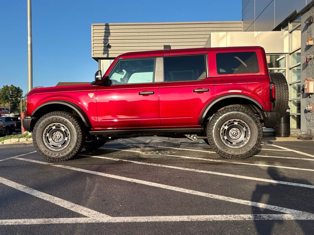 2025 Ford Bronco Badlands photo 2