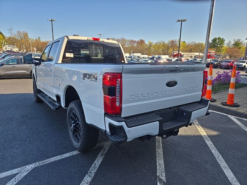 2025 Ford F-350 Lariat photo 3
