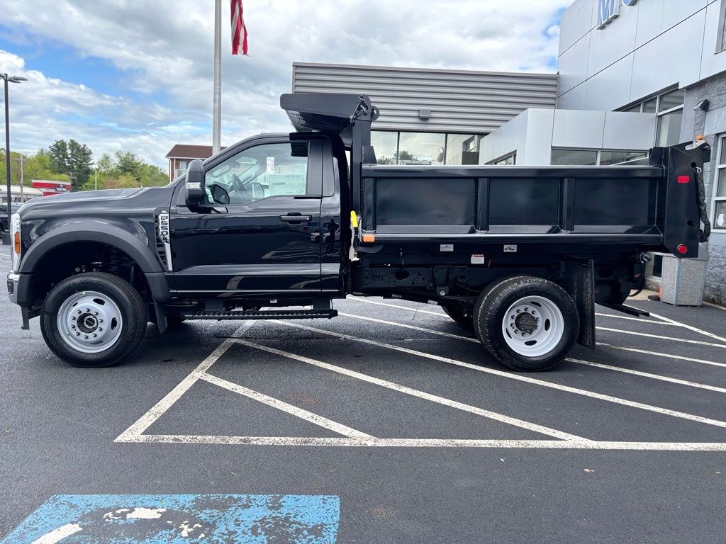 2025 Ford F-550 XL photo 2