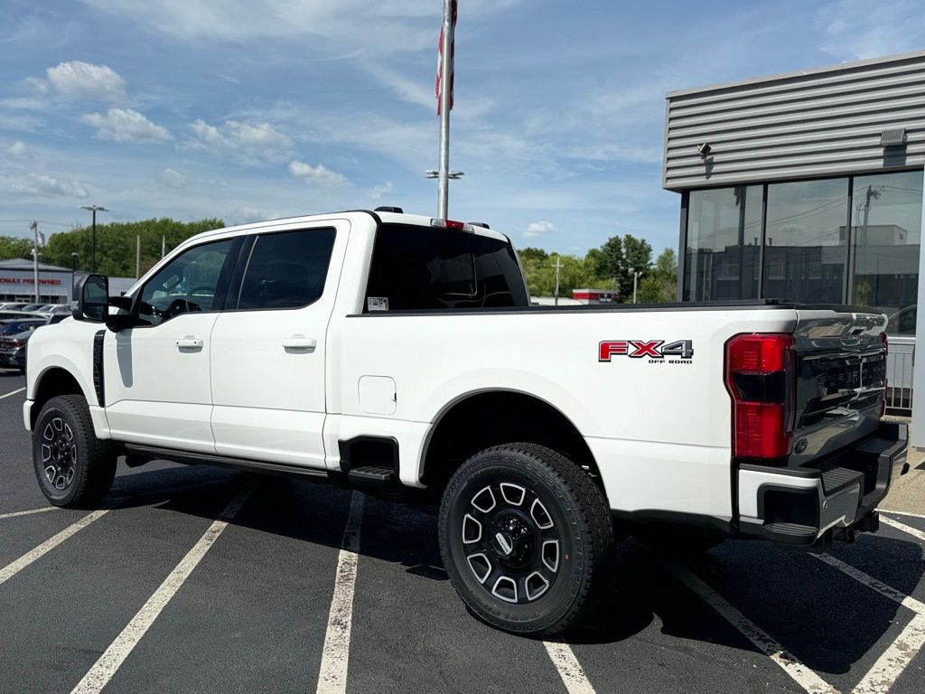 2025 Ford F-350 Platinum photo 4