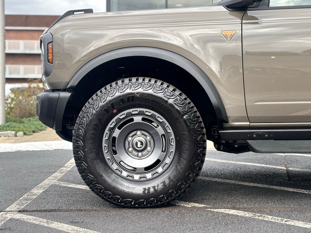 2025 Ford Bronco Badlands photo 3