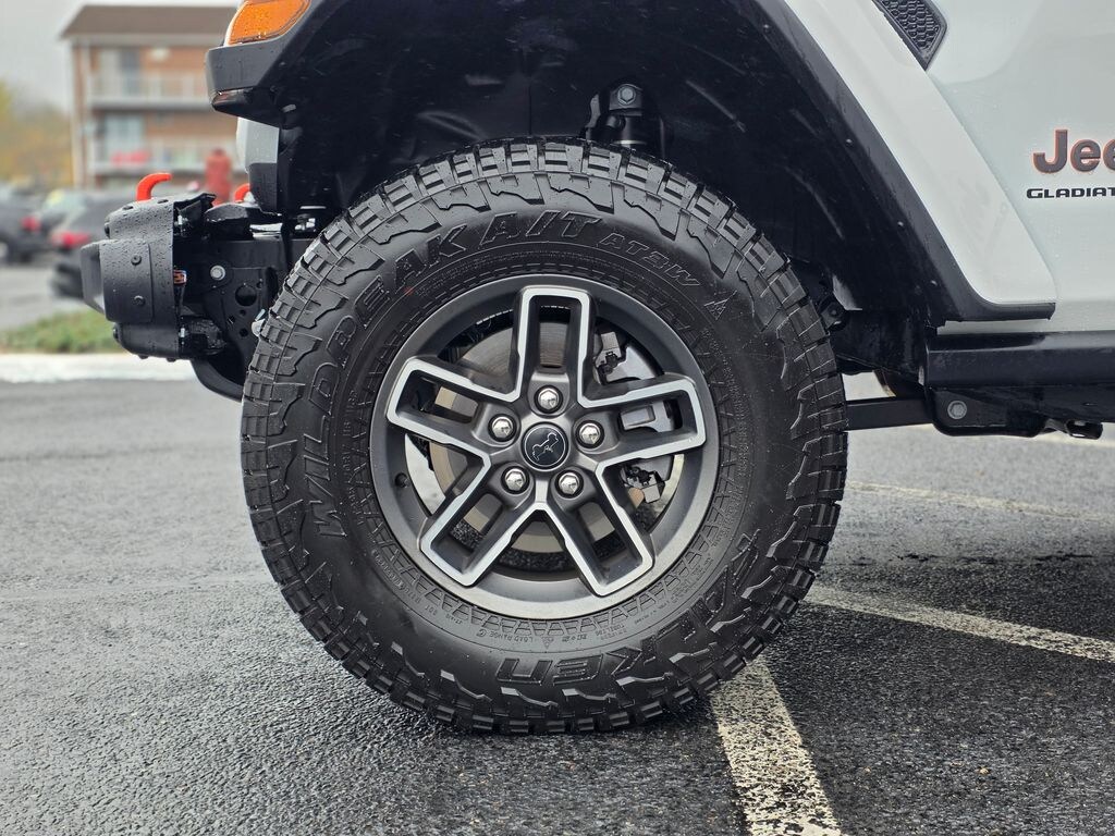 Used 2025 Jeep Gladiator Mojave Truck Crew Cab