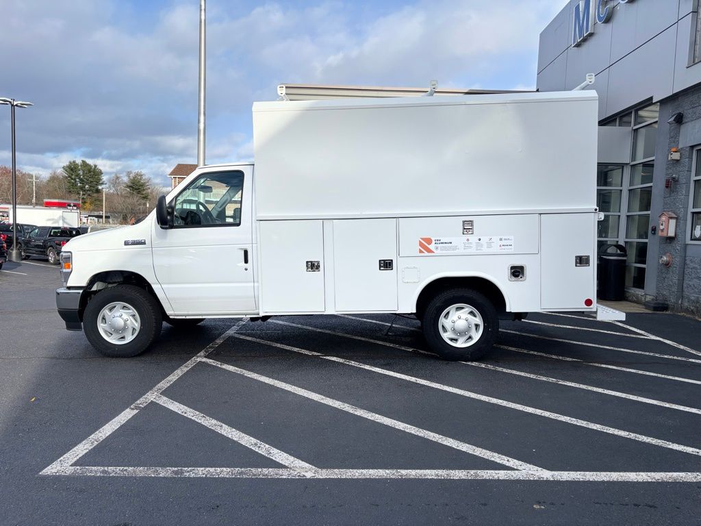 2026 Ford E-350 Base photo 2