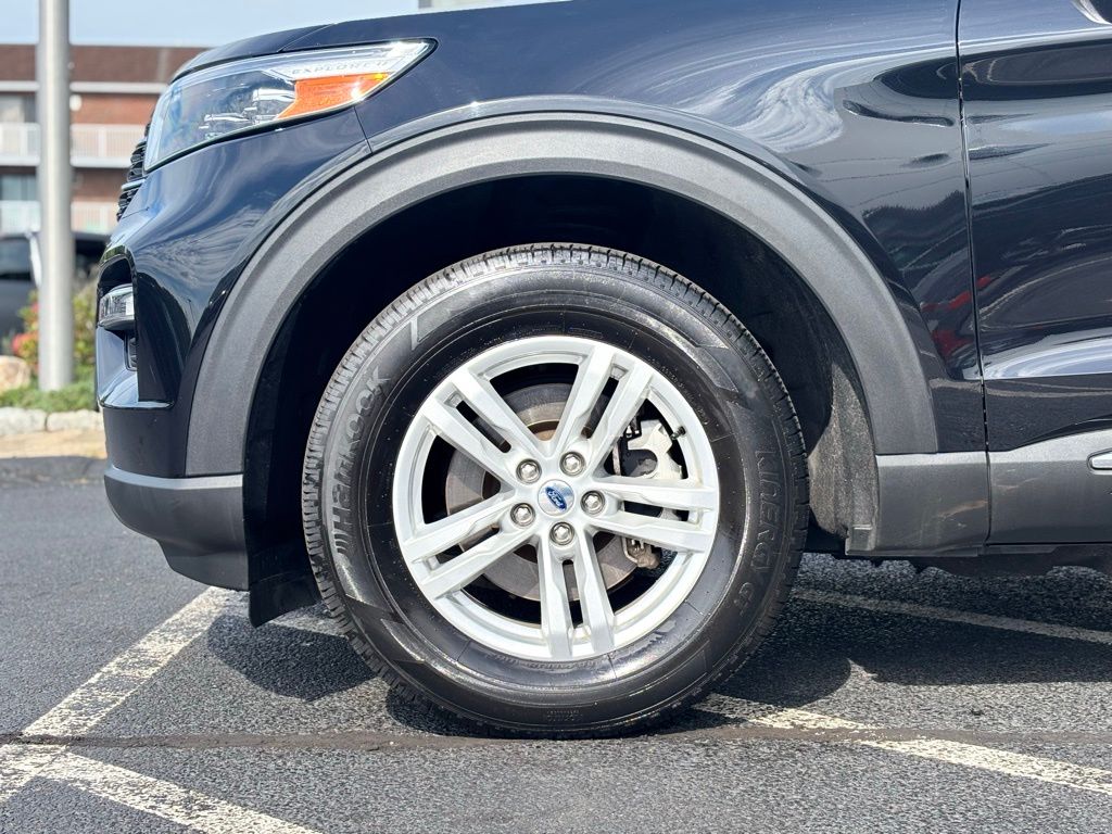 2023 Ford Explorer XLT photo 2