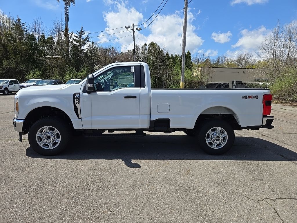 2025 Ford F-350 XLT photo 2