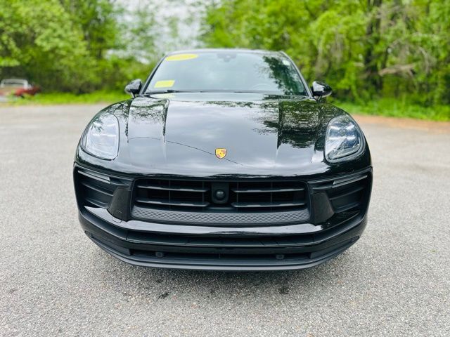 2023 Porsche Macan Base photo 2