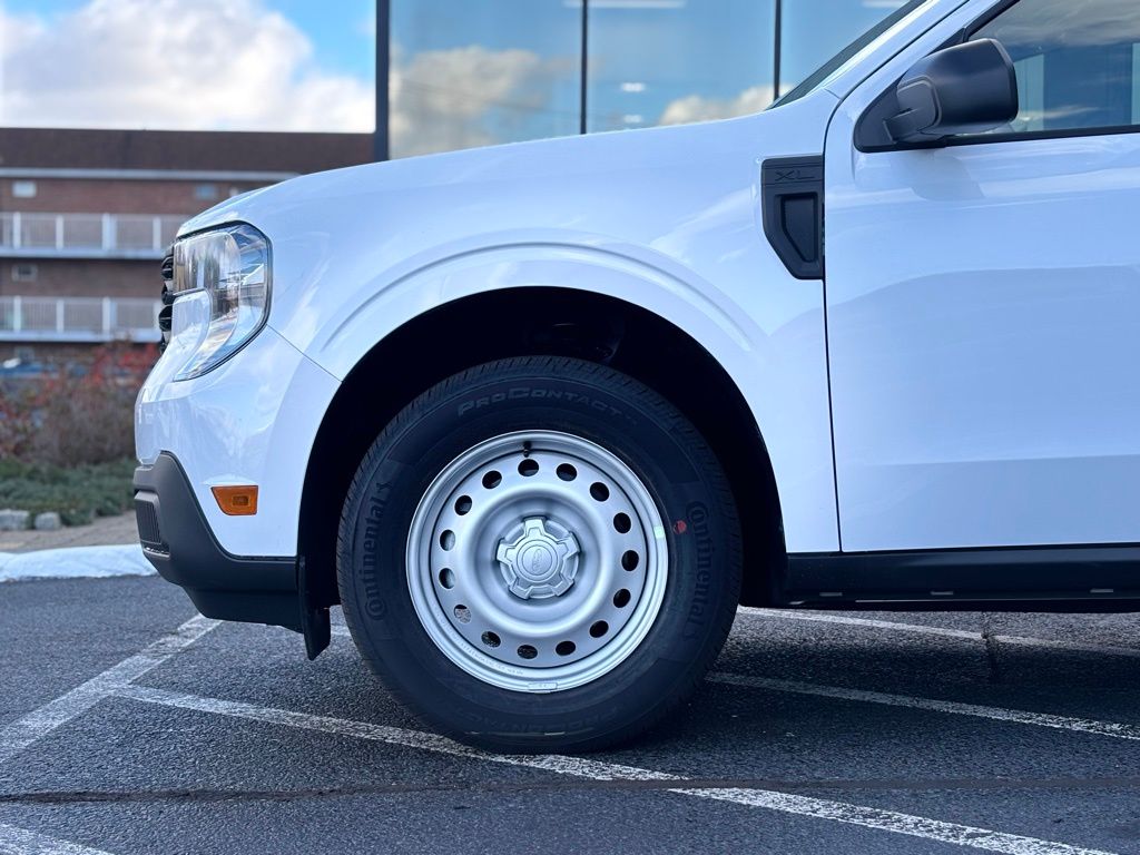 2025 Ford Maverick XL photo 2