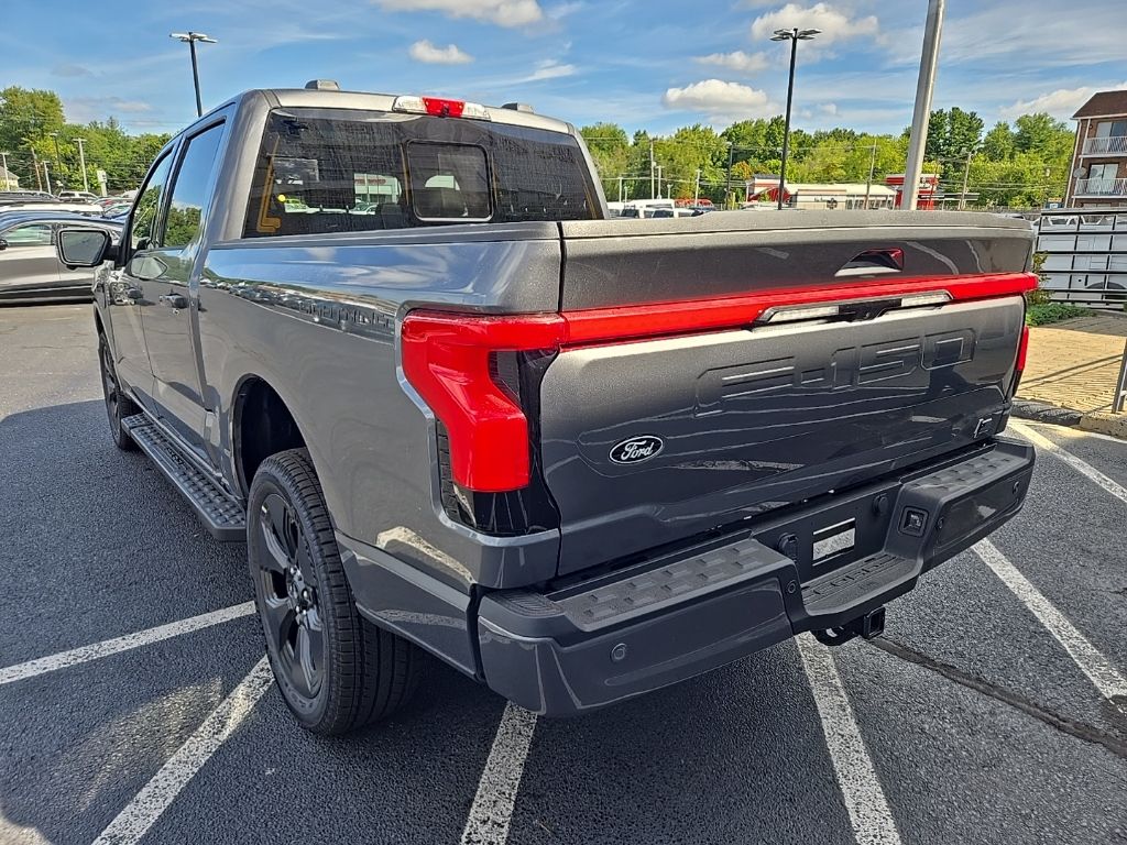 2025 Ford F-150 Lightning Platinum photo 4