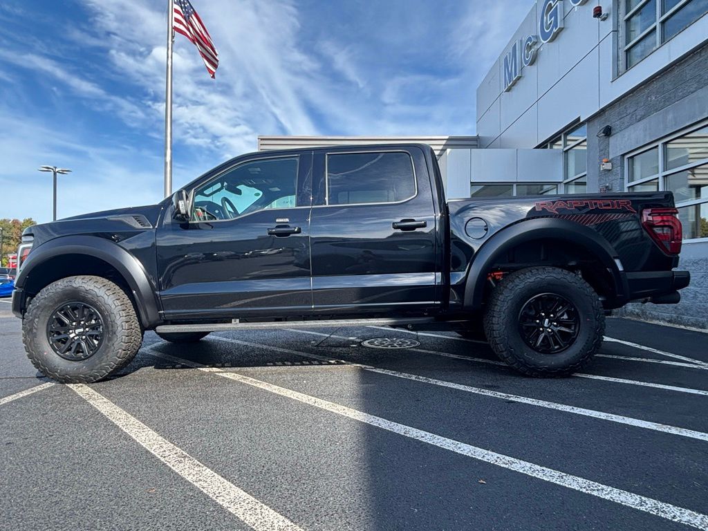 2025 Ford F-150 Raptor photo 2