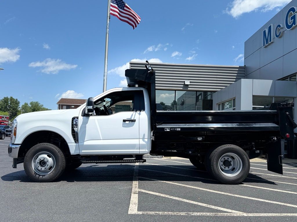 2025 Ford F-350 photo 2