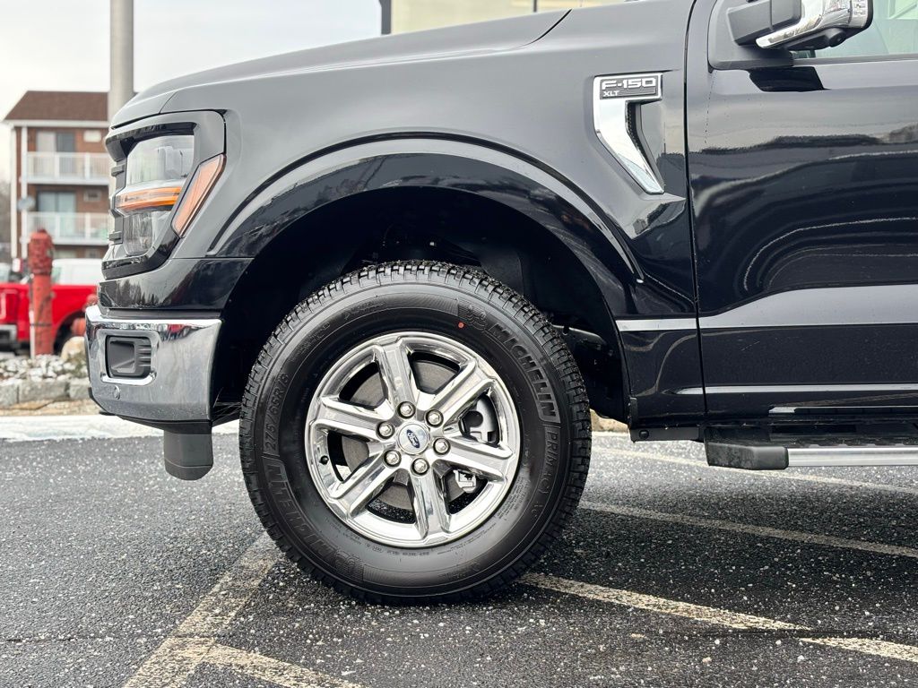2025 Ford F-150 XLT photo 2