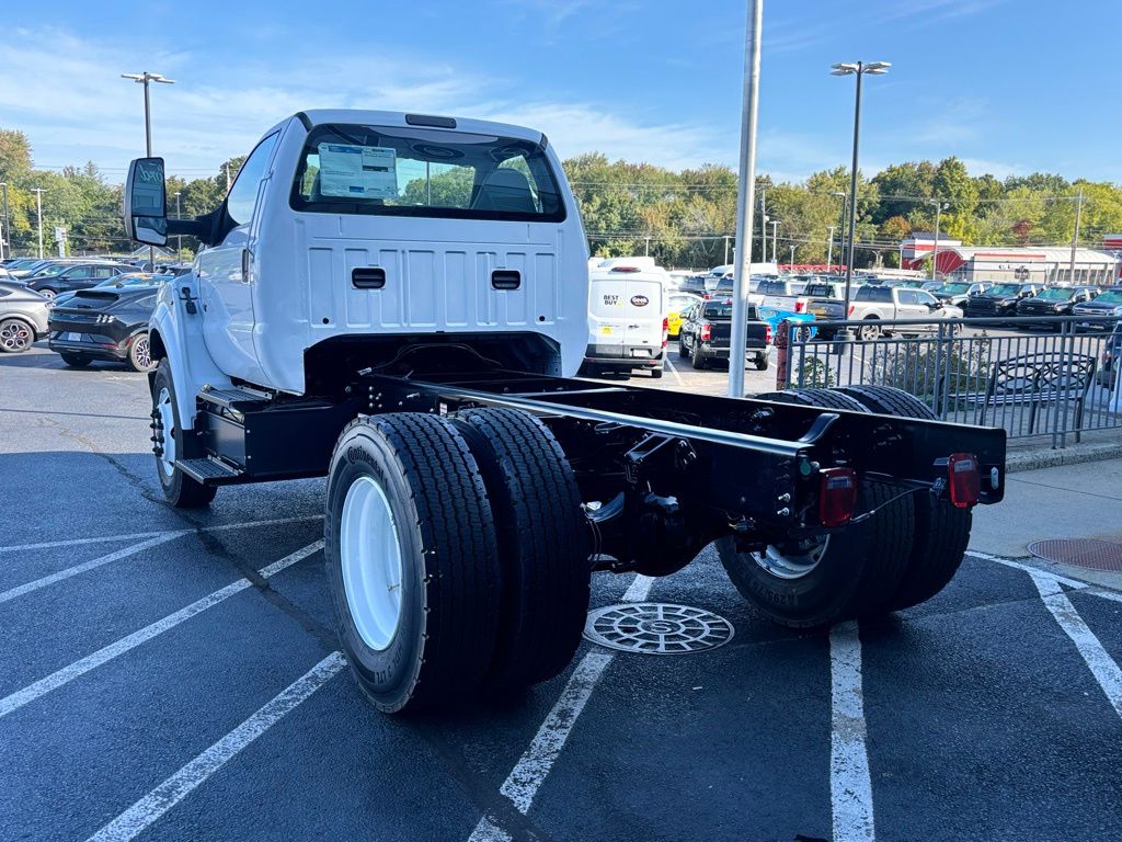 2026 Ford F-650 photo 3