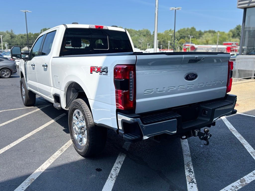 2024 Ford F-250 Lariat photo 2