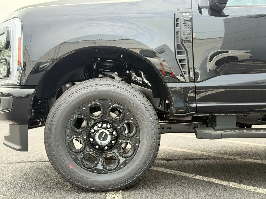 2025 Ford F-350 XLT photo 3