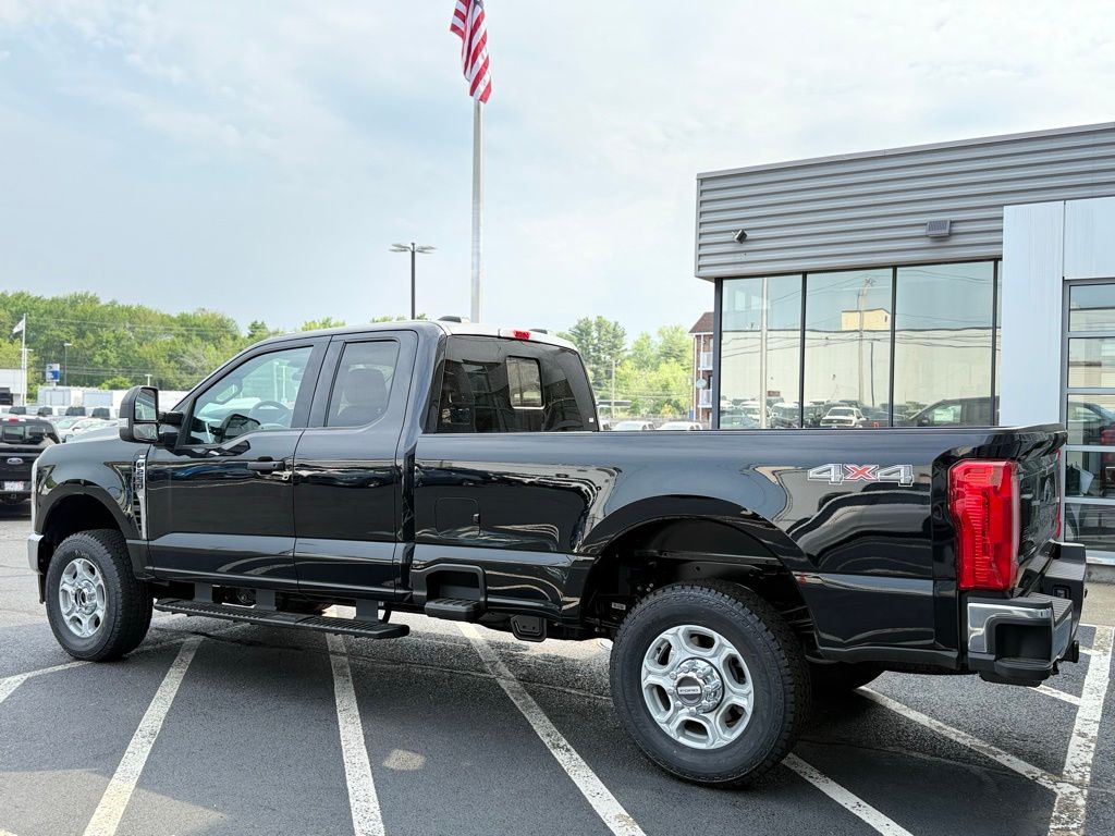 2025 Ford F-250 XLT photo 4