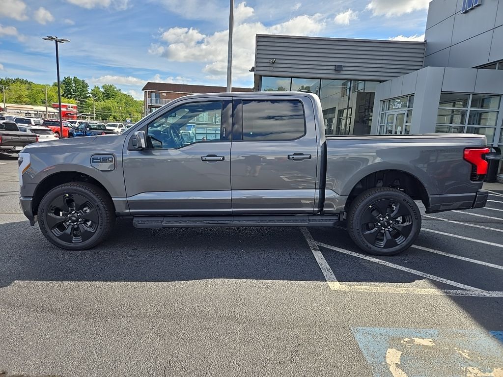 2025 Ford F-150 Lightning Platinum photo 2