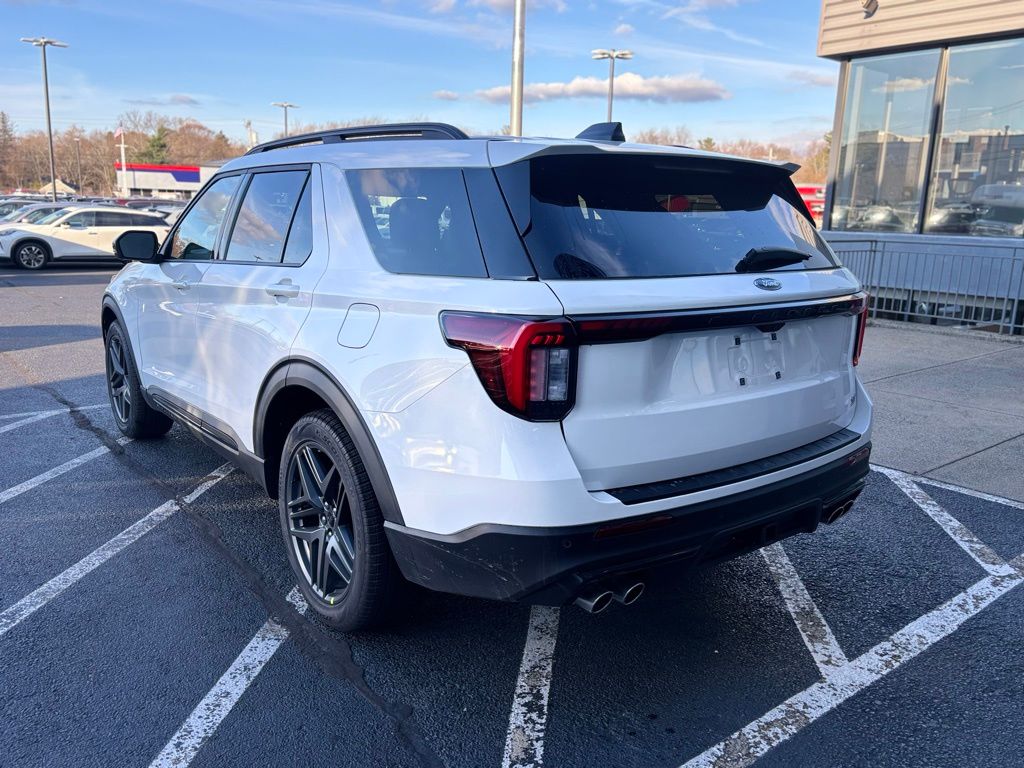 2025 Ford Explorer ST photo 2