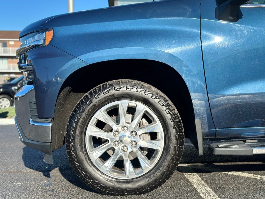 2019 Chevrolet Silverado 1500 LTZ photo 2
