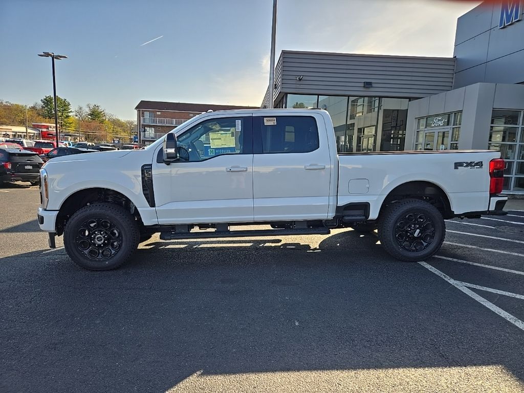 2025 Ford F-350 Lariat photo 2