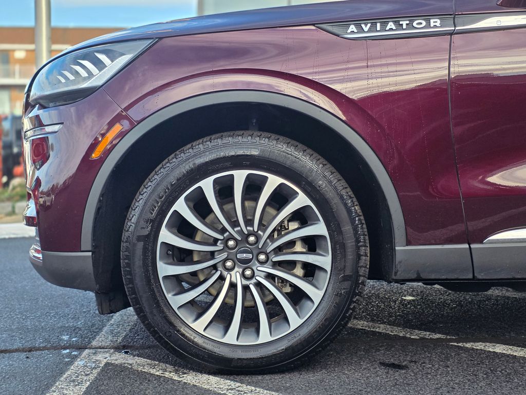 2022 Lincoln Aviator Standard photo 2