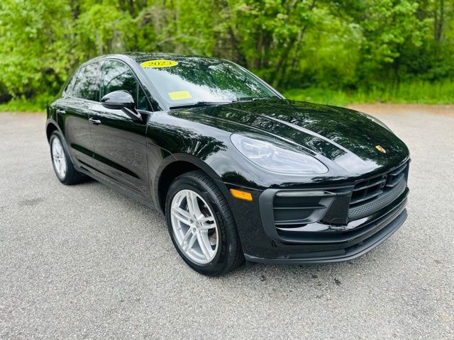 2023 Porsche Macan Base photo 3