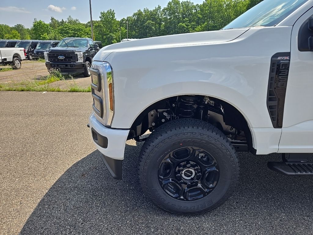 2025 Ford F-350 XL photo 3