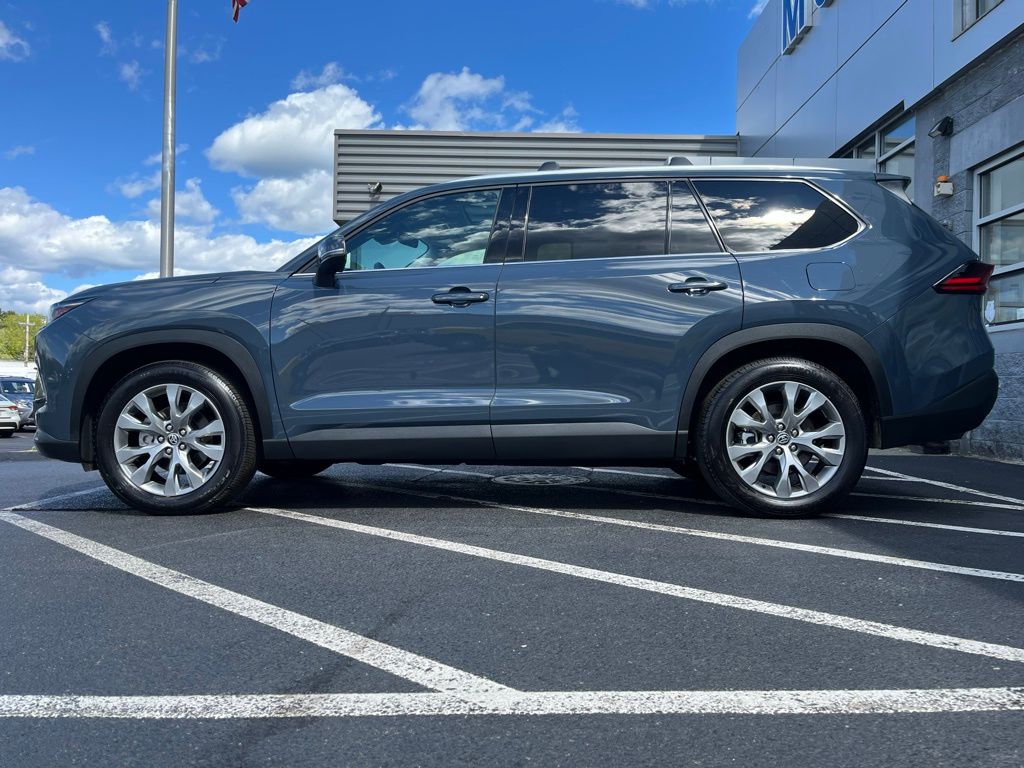 2025 Toyota Grand Highlander Limited photo 2