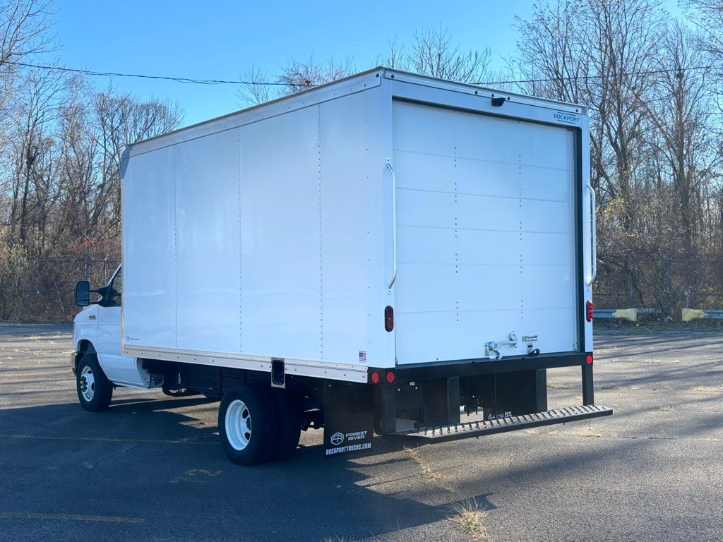2024 Ford E-450 photo 4