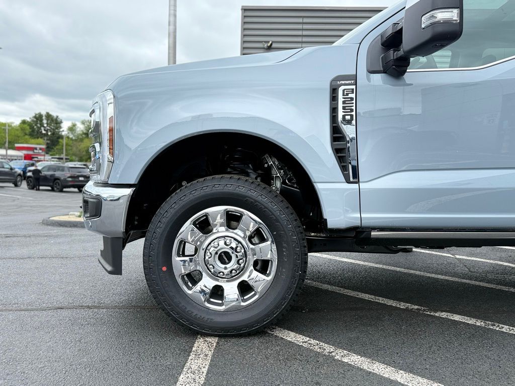 2025 Ford F-250 Lariat photo 3