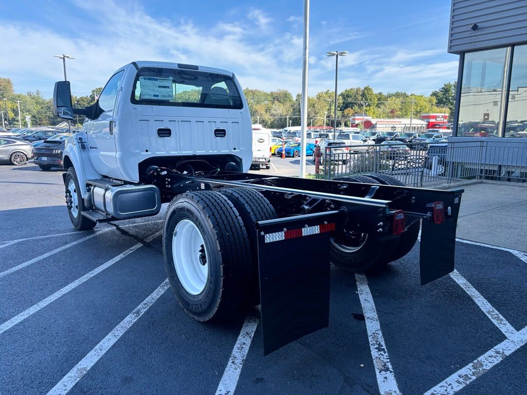2026 Ford F-650 photo 2