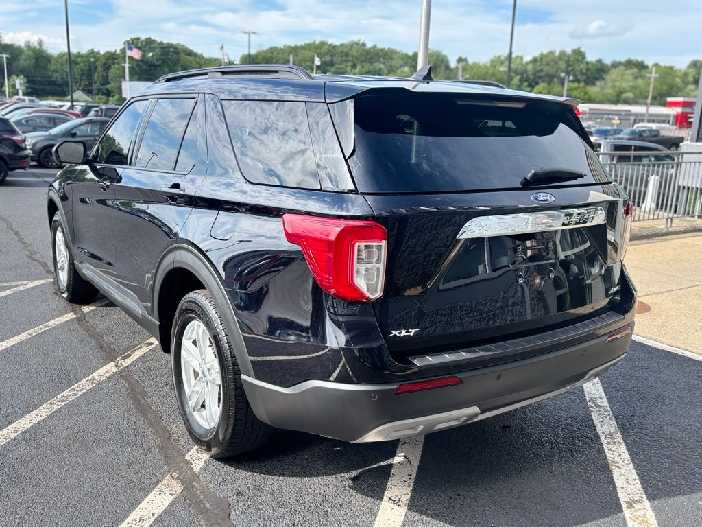 2023 Ford Explorer XLT photo 3