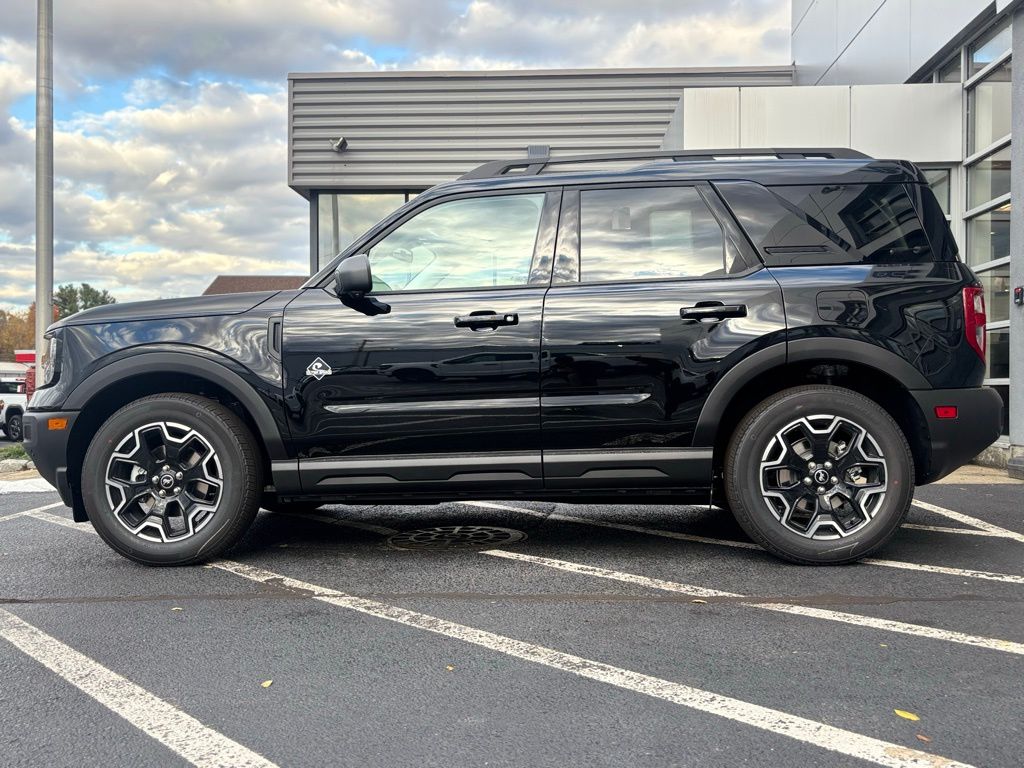 2025 Ford Bronco Sport Outer Banks photo 2