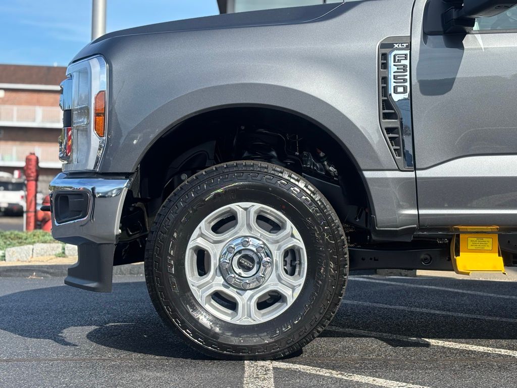 2026 Ford F-350 photo 3