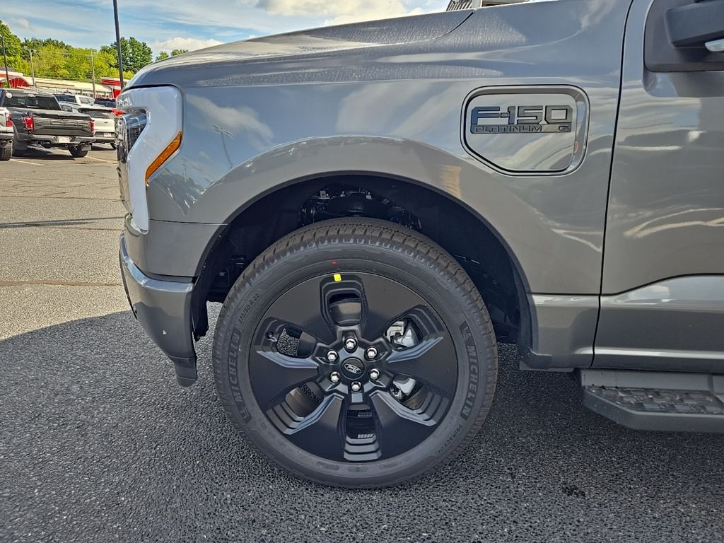 2025 Ford F-150 Lightning Platinum photo 3