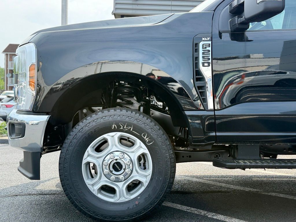 2025 Ford F-250 XLT photo 3
