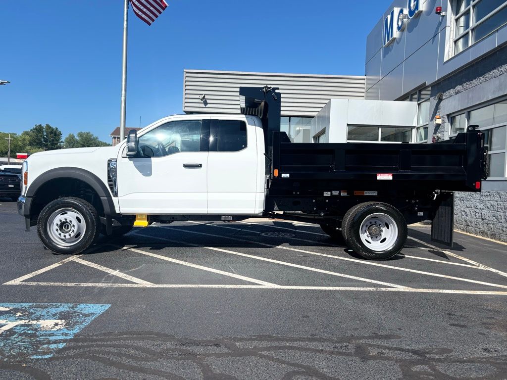 2025 Ford F-450 XLT photo 2