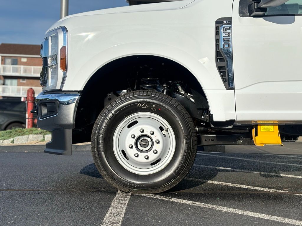 2026 Ford F-350 photo 2